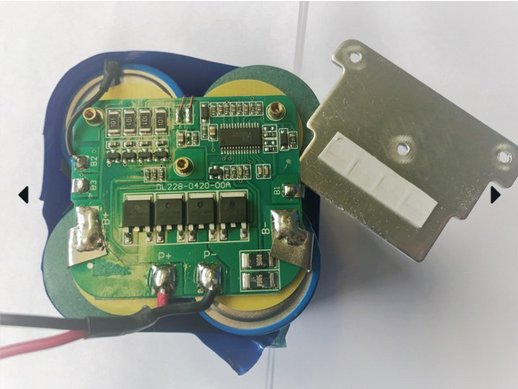 EREMIT 12V 6Ah F2x2 LiFePo4 Akku mit BMS und XT-90 Stecker